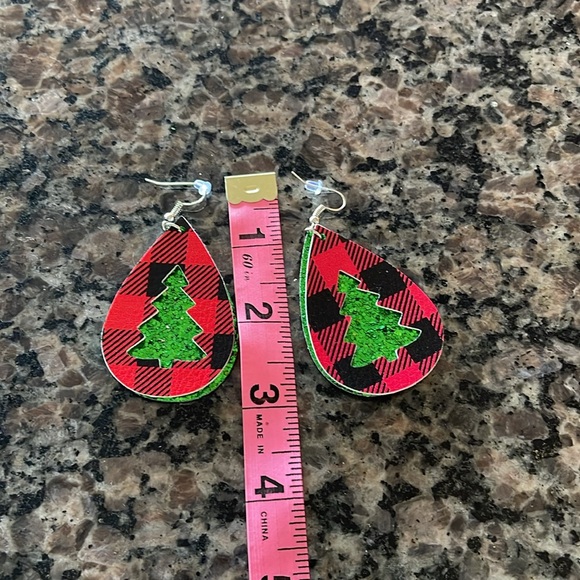 Christmas Dangle Earrings 🎄 - Picture 3 of 3